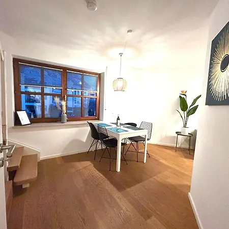 Perfekt Fuer 4! Kueche Netflix Nespresso Wlan Apartman Augsburg