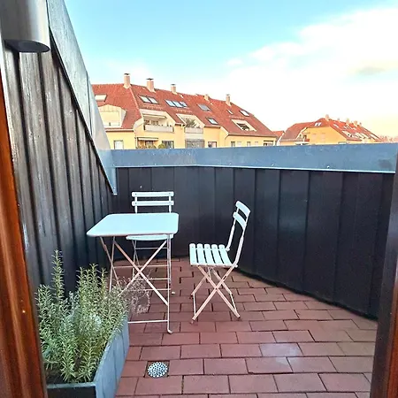 Perfekt Fuer 4! Kueche Netflix Nespresso Wlan *